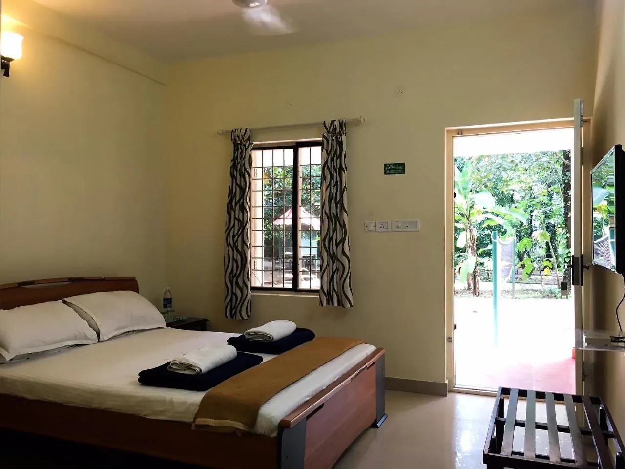 Palm Grove Service Villa Kochi